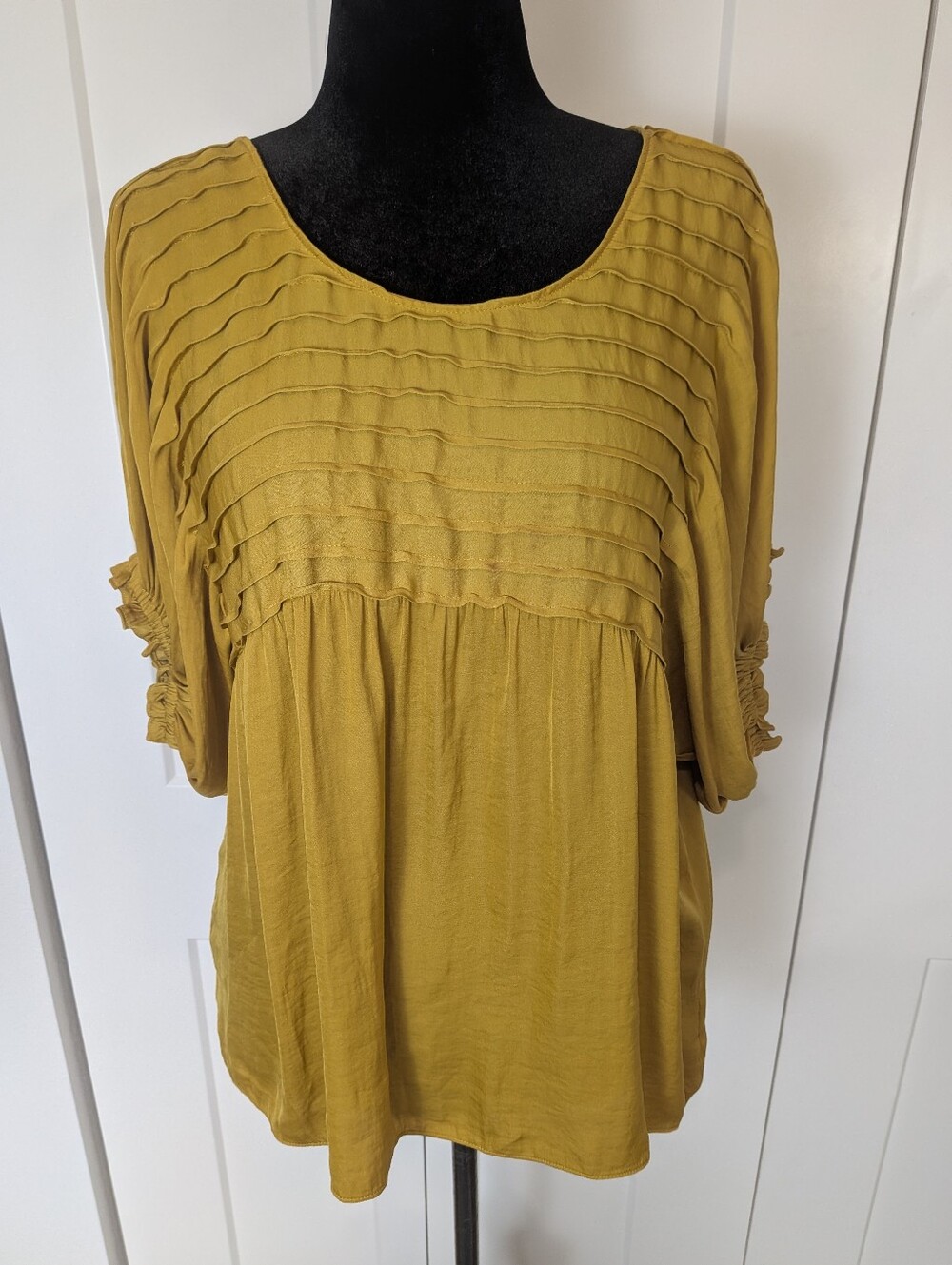 Naked Zebra Mustard Yellow Short Sleeve Blouse Pintuck Yoke Detail Sz L EUC